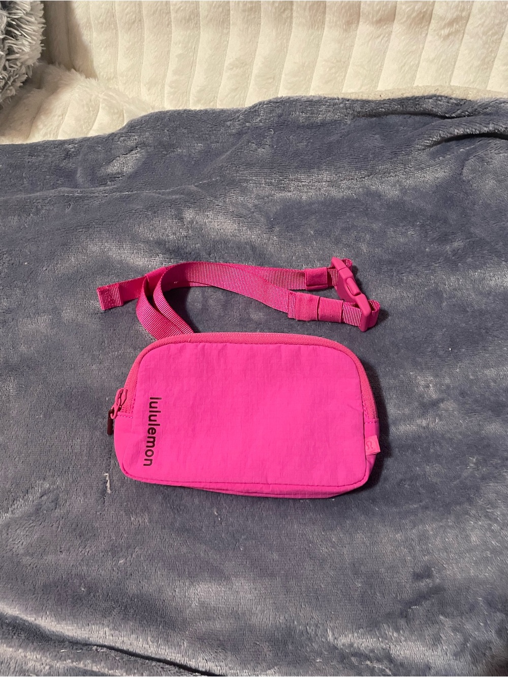 never used lululemon athletica hot pink crossbody !!!